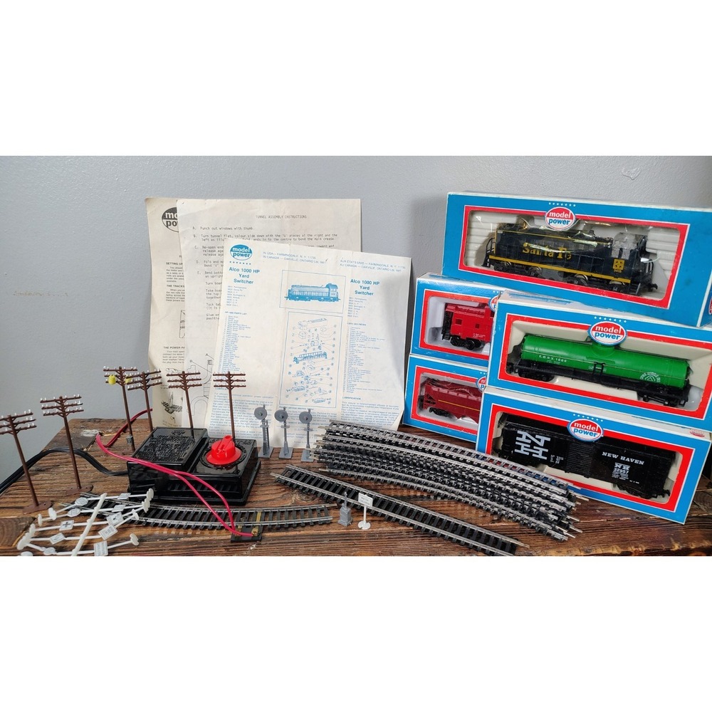 Vintage Model Power HO Train Set Lot Santa Fe Engine Cars Track Controller